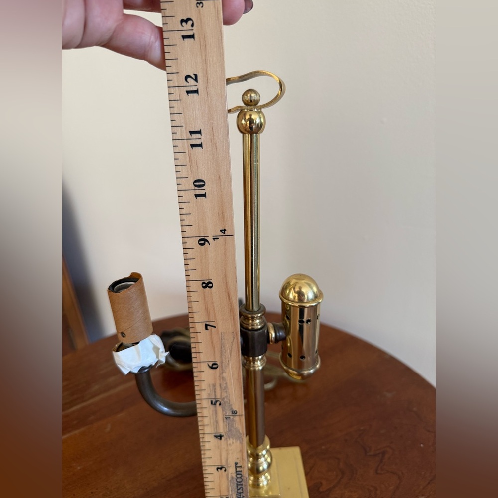 Vintage Underwriter Laboratories Portable Brass Desk Lamp Not Tested - Picture 6 of 7
